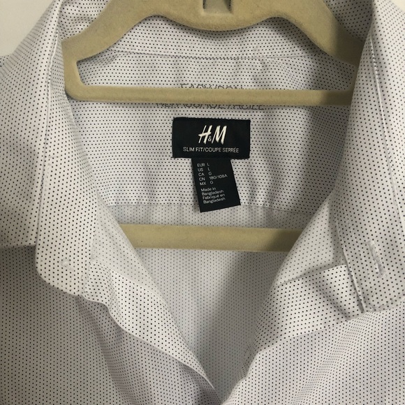 H&M mini polka dot button down - Picture 2 of 6